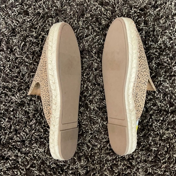 Ladies leopard print slip on shoes - Picture 3 of 6